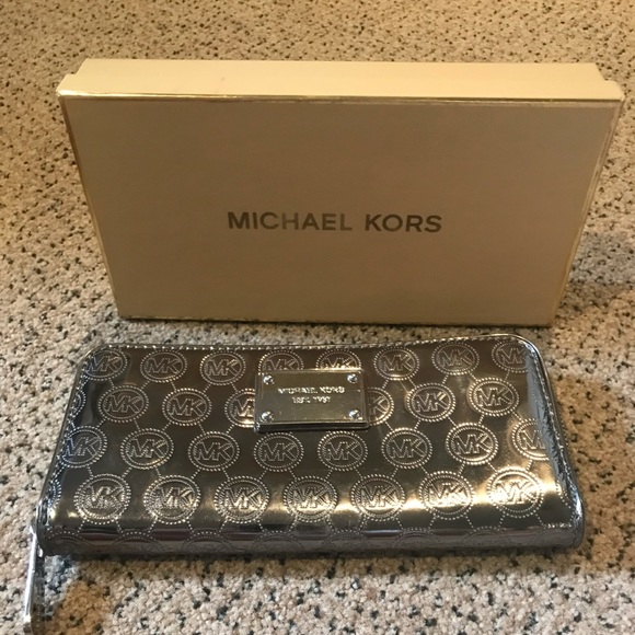 Michael Kors purse - Picture 2 of 4